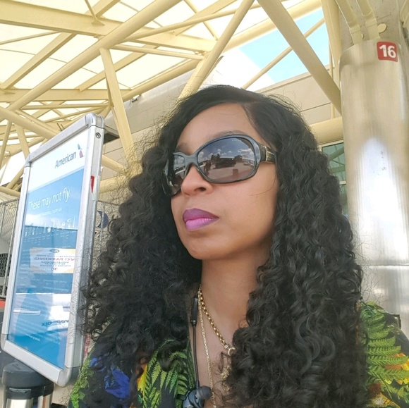 Meet your Posher, Valyncia - Picture 1 of 1